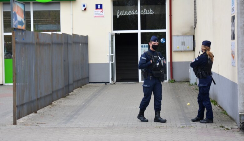  Właściciel siłowni Michał Nicia nie zgodził się na wejście policji do lokalów. 