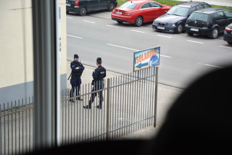  Właściciel siłowni Michał Nicia nie zgodził się na wejście policji do lokalów. 