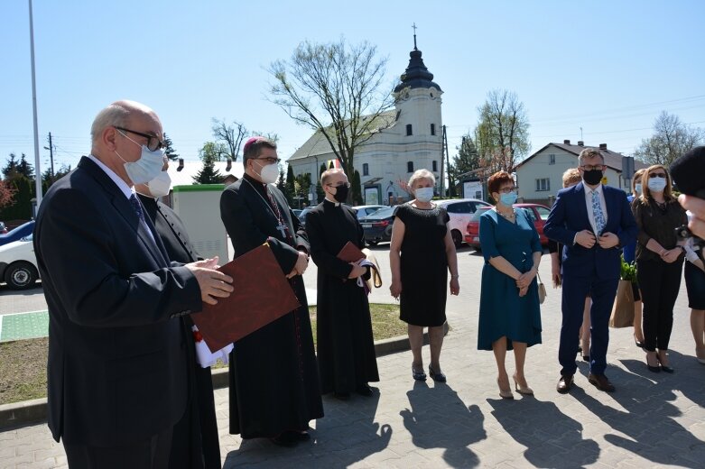  Nowy, wypasiony urząd gminy w Makowie 