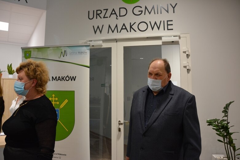  Nowy, wypasiony urząd gminy w Makowie 