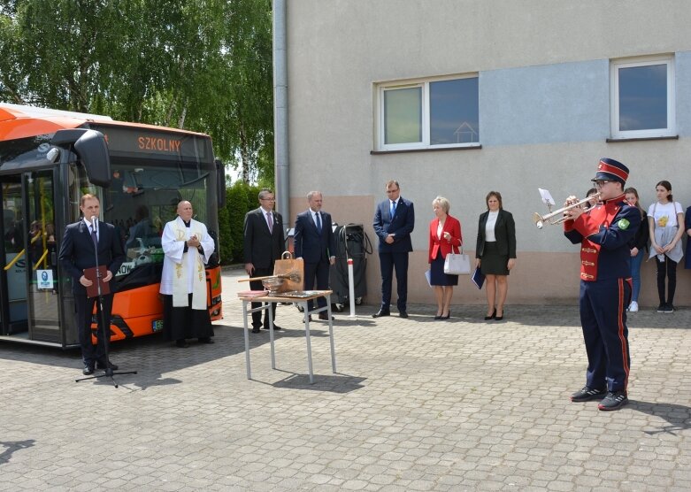  Elektryczny autobus oficjalnie rusza w drogę 