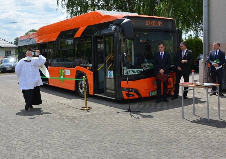  Elektryczny autobus oficjalnie rusza w drogę 