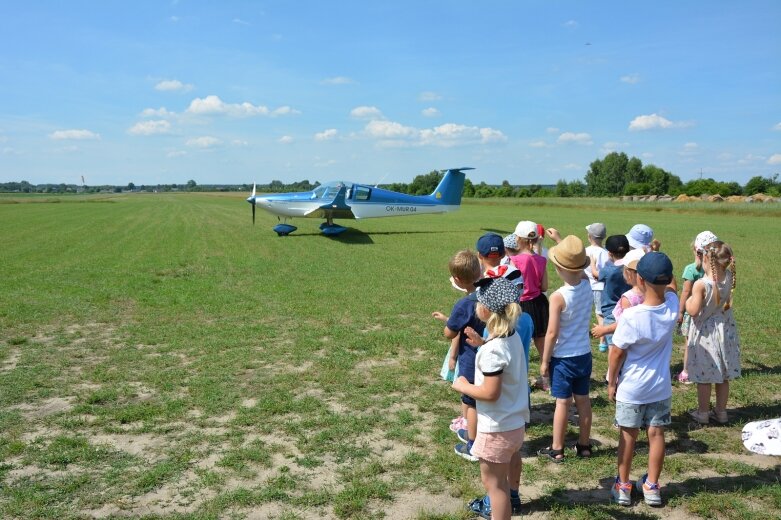  Samolot z bliska - atrakcja na zakończenie roku szkolnego 