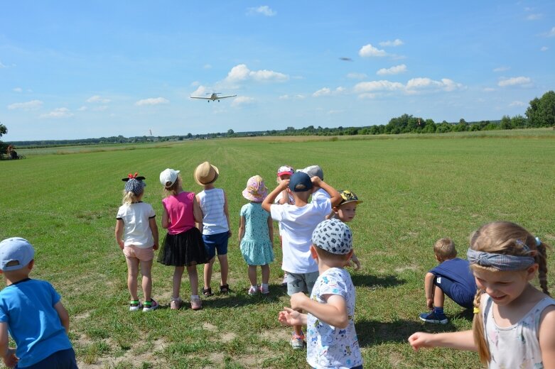  Samolot z bliska - atrakcja na zakończenie roku szkolnego 