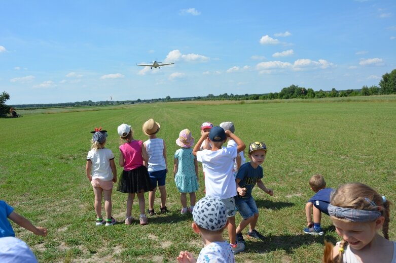  Samolot z bliska - atrakcja na zakończenie roku szkolnego 