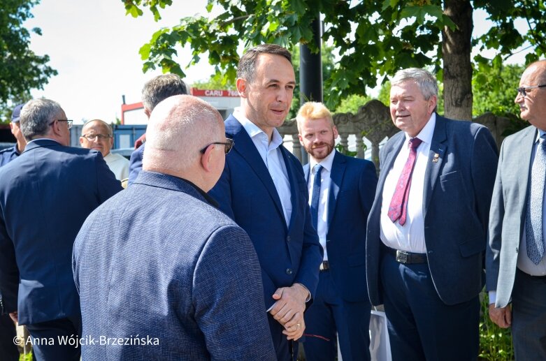  Zbudowany pięć miesięcy przed terminem. Kierowcy przejechali wiaduktem nad torami 