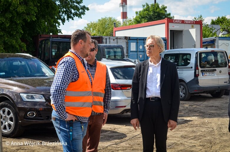  Zbudowany pięć miesięcy przed terminem. Kierowcy przejechali wiaduktem nad torami 