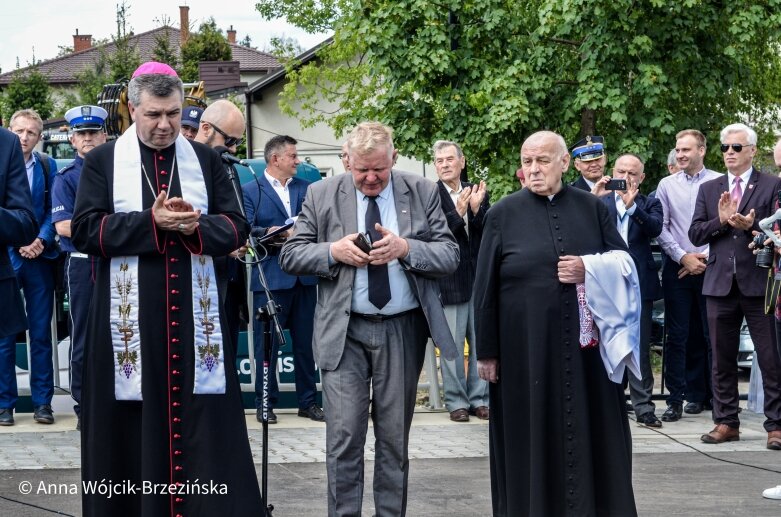  Zbudowany pięć miesięcy przed terminem. Kierowcy przejechali wiaduktem nad torami 