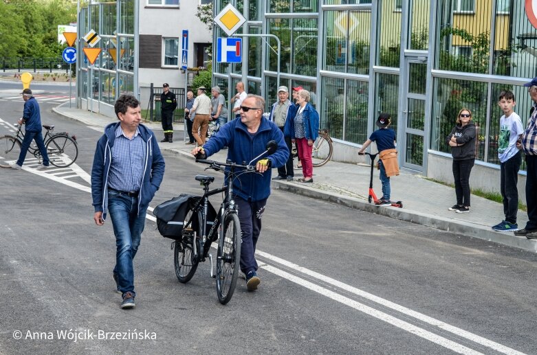  Zbudowany pięć miesięcy przed terminem. Kierowcy przejechali wiaduktem nad torami 