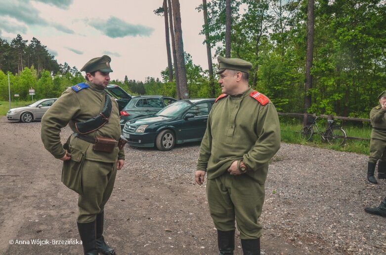  Rekonstruktorzy z całej Polski wzięli udział w rajdzie pod Bolimowem 