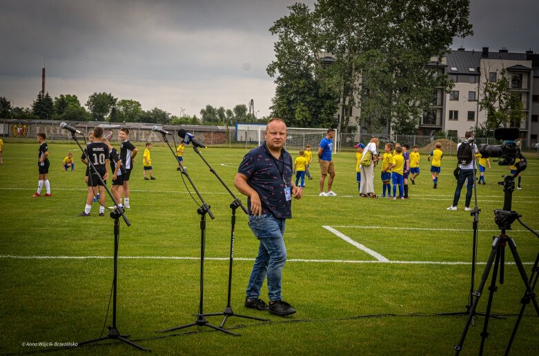  Umowa podpisana. Mirbud przebuduje miejski stadion w Skierniewicach 