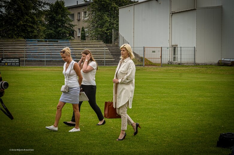  Umowa podpisana. Mirbud przebuduje miejski stadion w Skierniewicach 