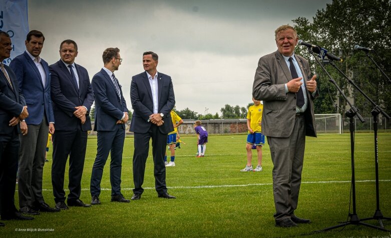  Umowa podpisana. Mirbud przebuduje miejski stadion w Skierniewicach 