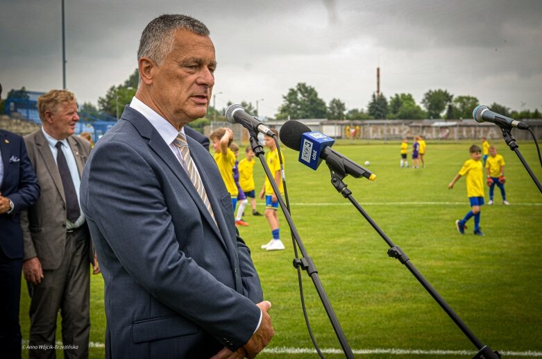  Umowa podpisana. Mirbud przebuduje miejski stadion w Skierniewicach 