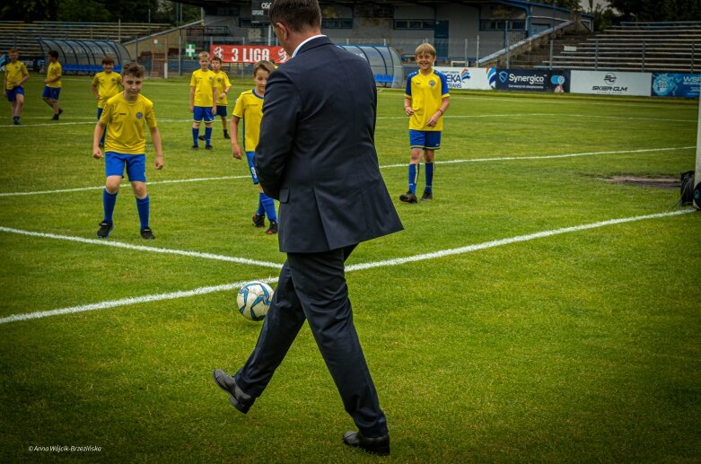  Umowa podpisana. Mirbud przebuduje miejski stadion w Skierniewicach 