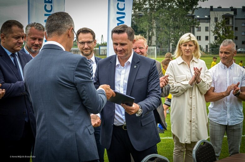  Umowa podpisana. Mirbud przebuduje miejski stadion w Skierniewicach 