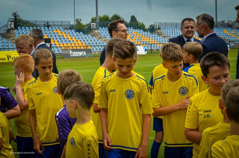  Umowa podpisana. Mirbud przebuduje miejski stadion w Skierniewicach 