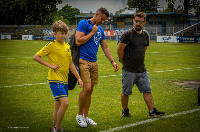  Umowa podpisana. Mirbud przebuduje miejski stadion w Skierniewicach 