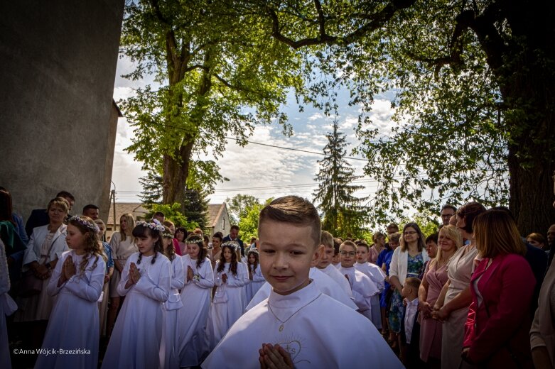  Święto rodzin w Bolimowie. Dzieci przystąpiły do pierwszej komunii 