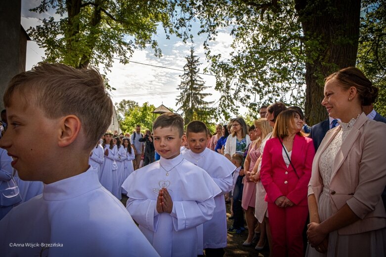  Święto rodzin w Bolimowie. Dzieci przystąpiły do pierwszej komunii 