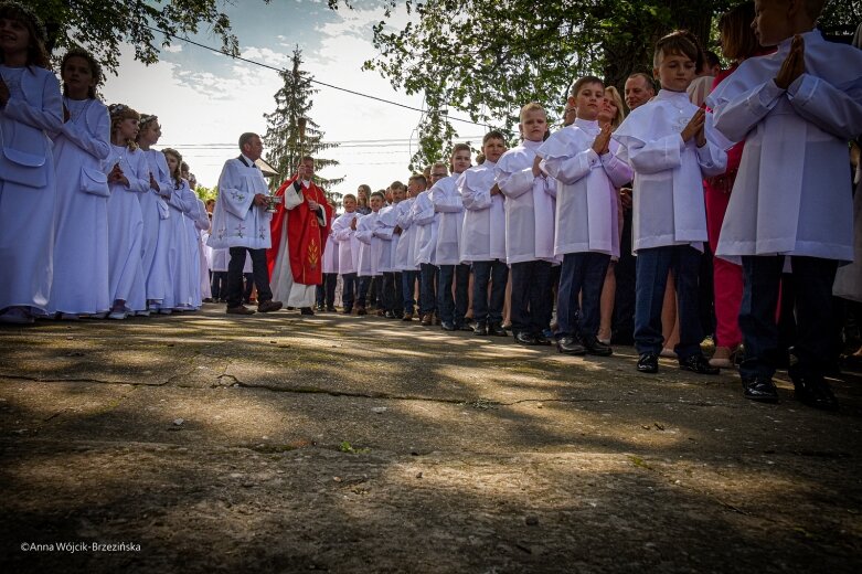  Święto rodzin w Bolimowie. Dzieci przystąpiły do pierwszej komunii 