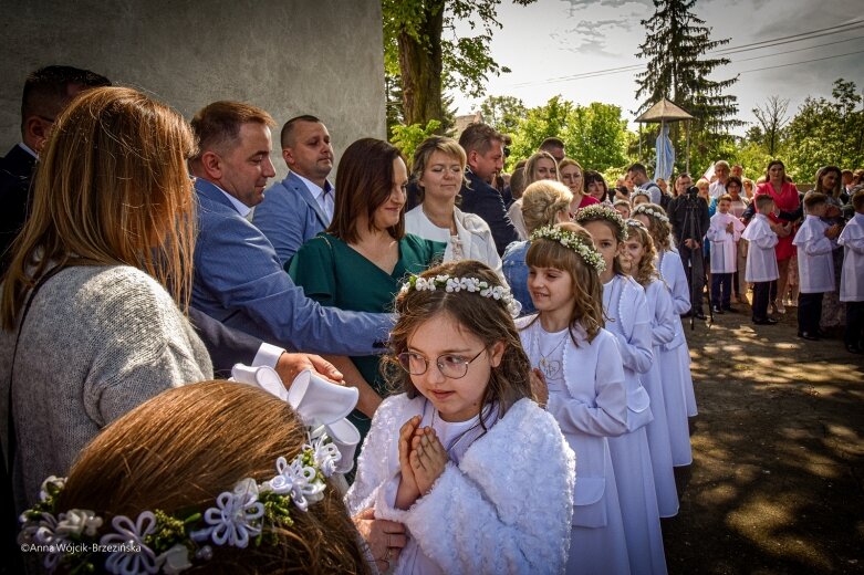  Święto rodzin w Bolimowie. Dzieci przystąpiły do pierwszej komunii 