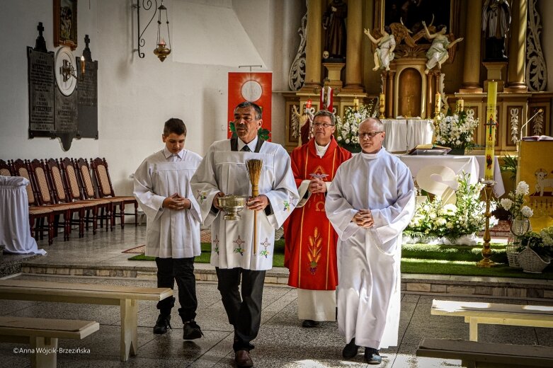  Święto rodzin w Bolimowie. Dzieci przystąpiły do pierwszej komunii 