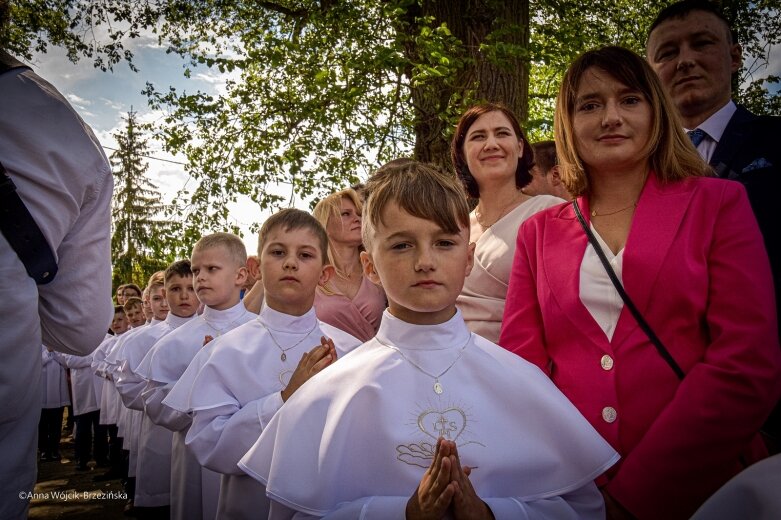  Święto rodzin w Bolimowie. Dzieci przystąpiły do pierwszej komunii 