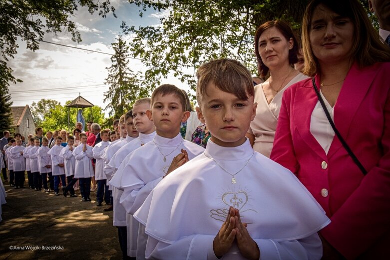  Święto rodzin w Bolimowie. Dzieci przystąpiły do pierwszej komunii 