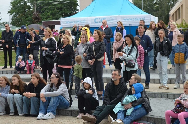  Kapryśna pogoda nie wystraszyła amatorów muzyki tanecznej  