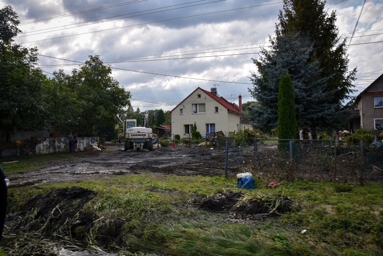  Myśliwi pomagają. Konwój dojechał do Głuchołaz 