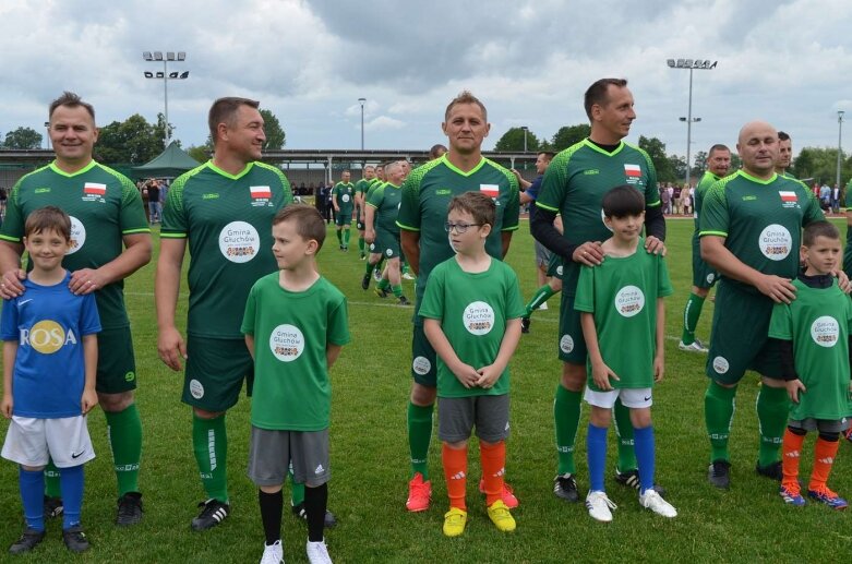  Sportowa niedziela w Głuchowie. Mieszkańcy świętowali otwarcie kompleksu boisk 