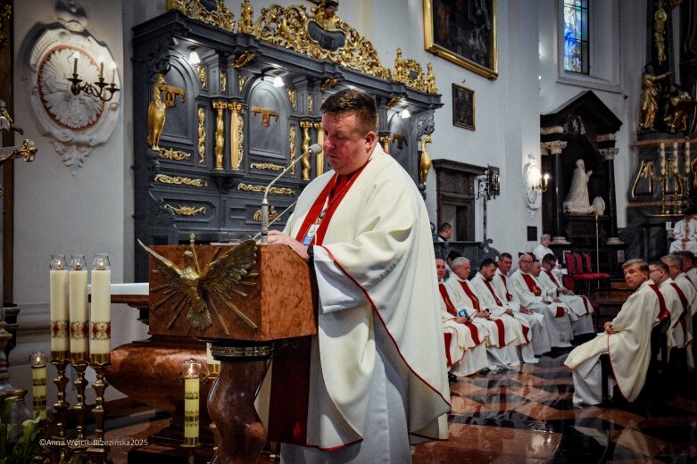  Młodzi na szlaku. Piesza pielgrzymka z Łowicza do Częstochowy krok po kroku 