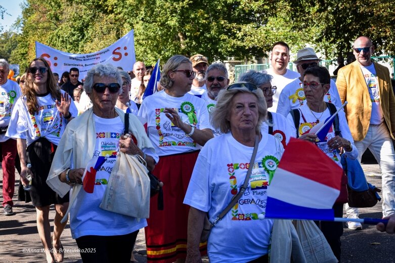  Barwna parada ulicami Skierniewic 
