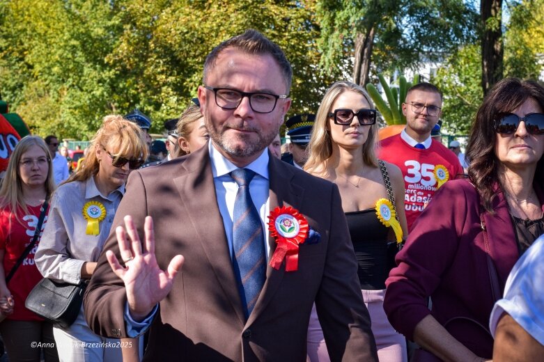  Barwna parada ulicami Skierniewic 