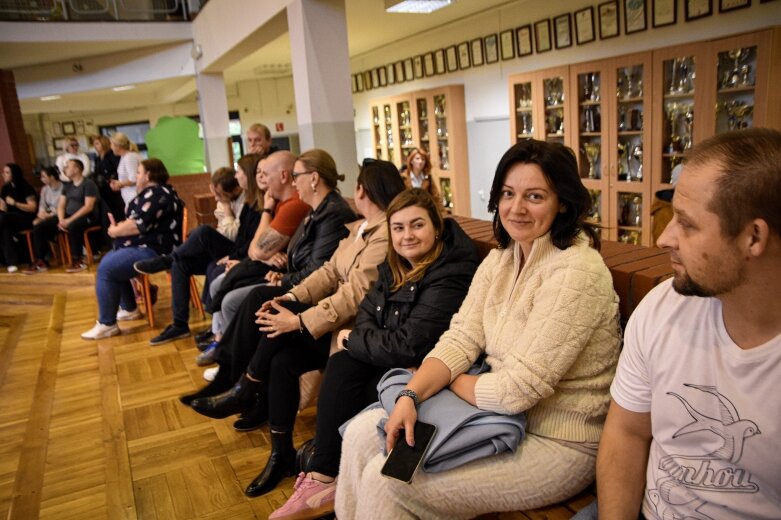  Pierwszaki oficjalnie w szkolnej rodzinie. Pasowanie w SP nr 9 w Skierniewicach 