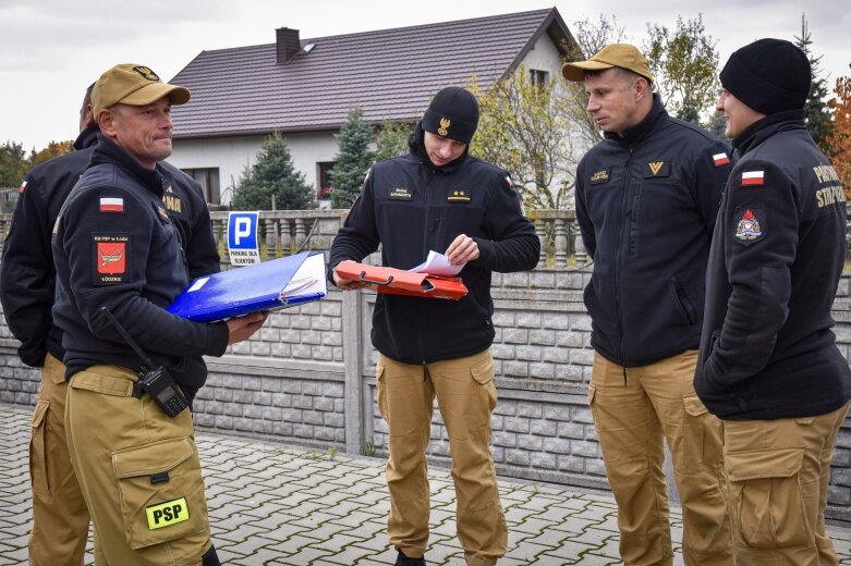  Strażacy z całego regionu ćwiczą w Makowie. 22 zastępy PSP w akcji w lesie Zwierzyniec 