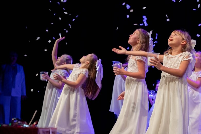  BIAŁE ŚWIĘTA na scenie CKiS w Skierniewicach 