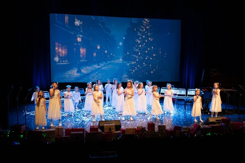  BIAŁE ŚWIĘTA na scenie CKiS w Skierniewicach 