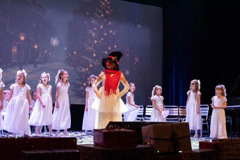  BIAŁE ŚWIĘTA na scenie CKiS w Skierniewicach 