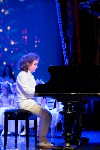  BIAŁE ŚWIĘTA na scenie CKiS w Skierniewicach 