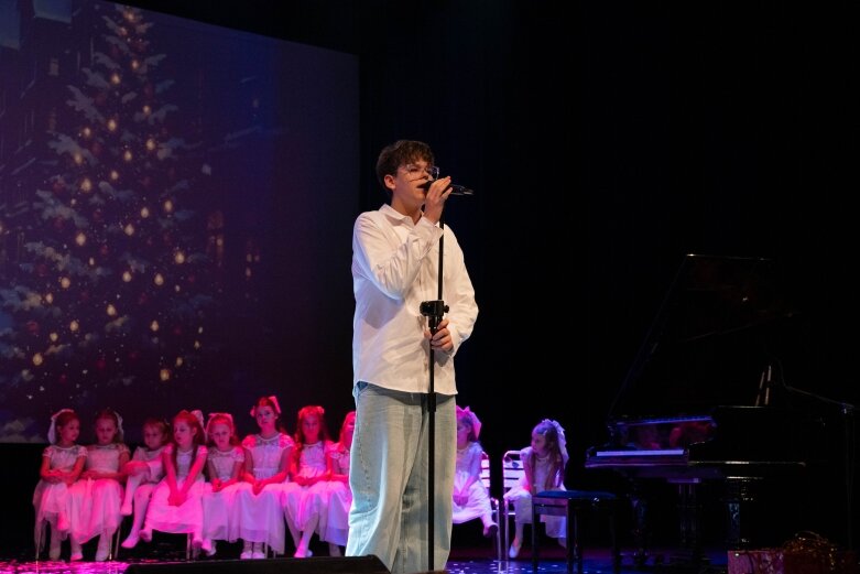  BIAŁE ŚWIĘTA na scenie CKiS w Skierniewicach 