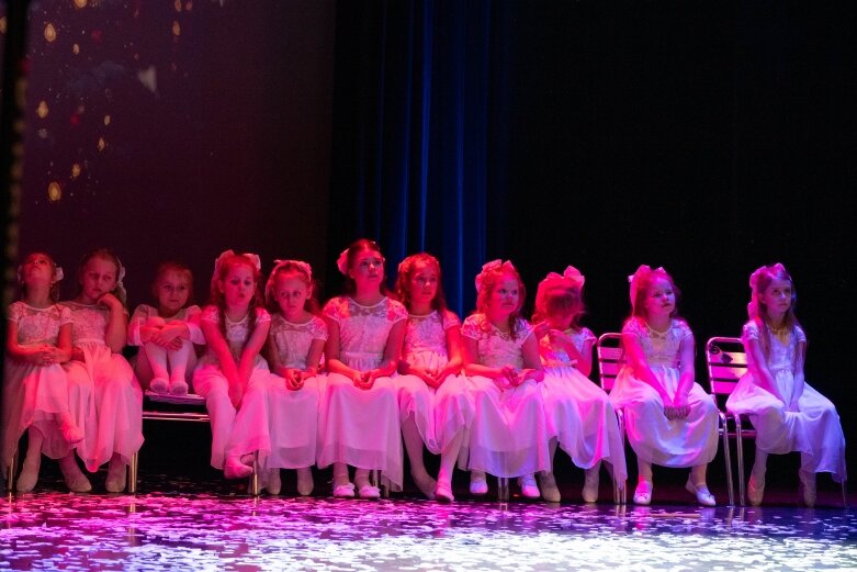  BIAŁE ŚWIĘTA na scenie CKiS w Skierniewicach 