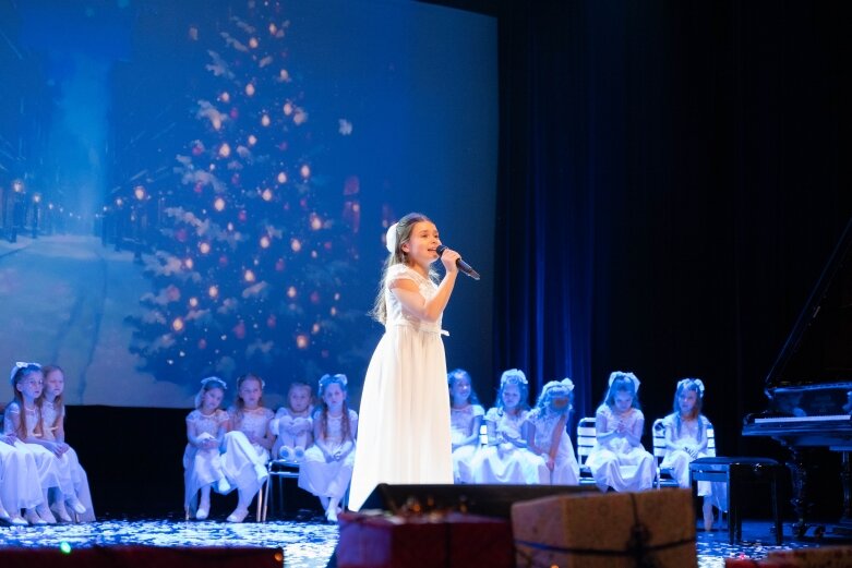  BIAŁE ŚWIĘTA na scenie CKiS w Skierniewicach 