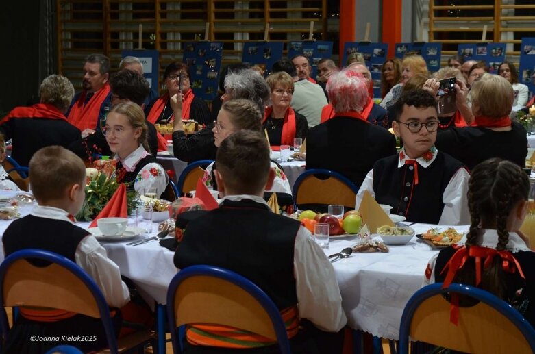  Wigilijny wieczór z Zespole Szkół w Głuchowie  
