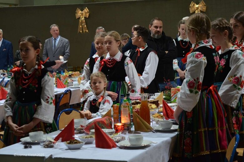 Wigilijny wieczór z Zespole Szkół w Głuchowie  