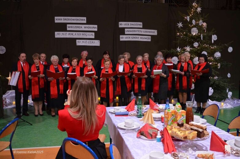  Wigilijny wieczór z Zespole Szkół w Głuchowie  