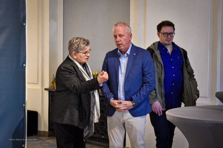  Trzy damy wśród tulipanów. Wilanów zakwitł, Skierniewice wybrzmiały 