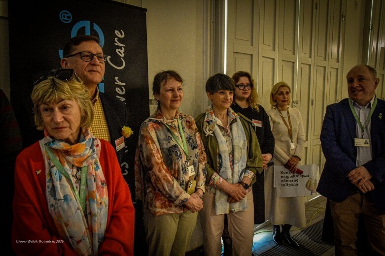  Trzy damy wśród tulipanów. Wilanów zakwitł, Skierniewice wybrzmiały 