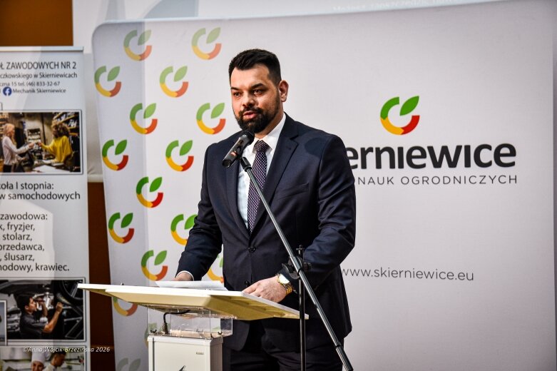  To może być jeden z najważniejszych nowych kierunków dla szkolnictwa zawodowego w Skierniewicach. Mechanik podpisał list intencyjny z Polską Grupą Lotniczą, a stawką są przyszłe kadry dla branży lotniczej. 